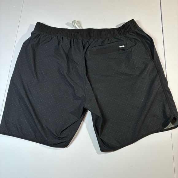 Vuori Mens Banks Shorts Size XL Black Micro Dot Athletic Stretch Style: V330 - Picture 4 of 8